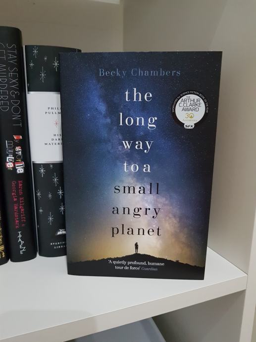 BECKY CHAMBERS-THE LONG WAY TO A SMALL, ANGRY PLANET