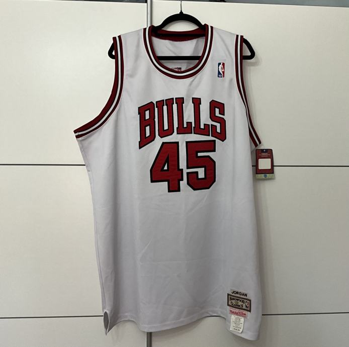 Mitchell & Ness NBA Bulls Authentic Jersey Michael Jordan 45 White