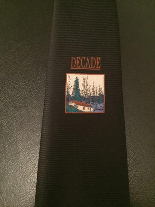 DECADE crna elegantna svilena kravata etno motiv novo