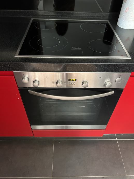 KOMPLET KUHINJA S UREĐAJIMA (BOSCH, MIELE) ART INTERIJERI