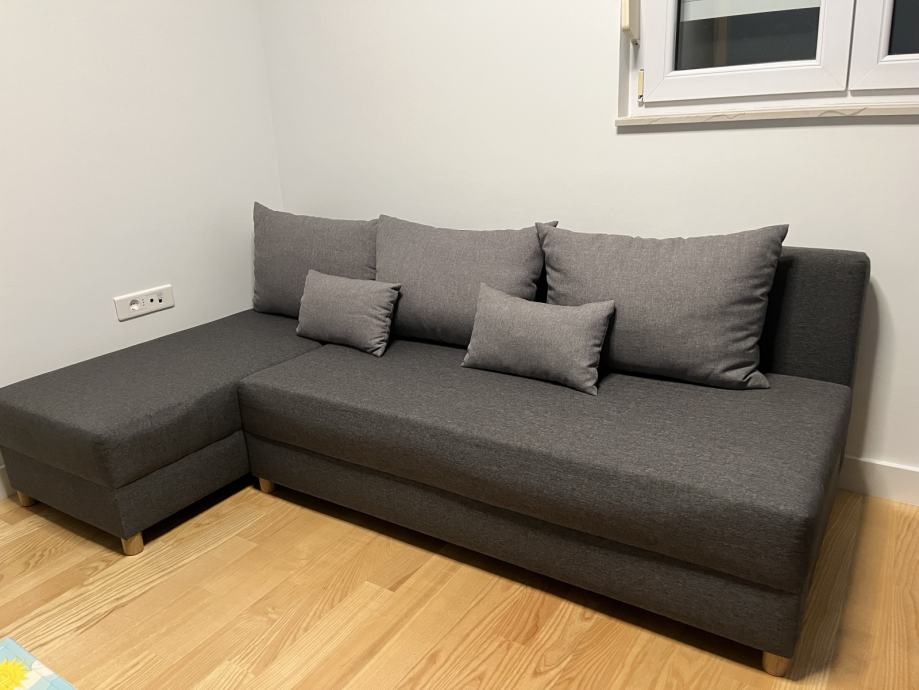 Prodajem novi JYSK HAMPEN trosjed s produžetkom (kutna garnitura)