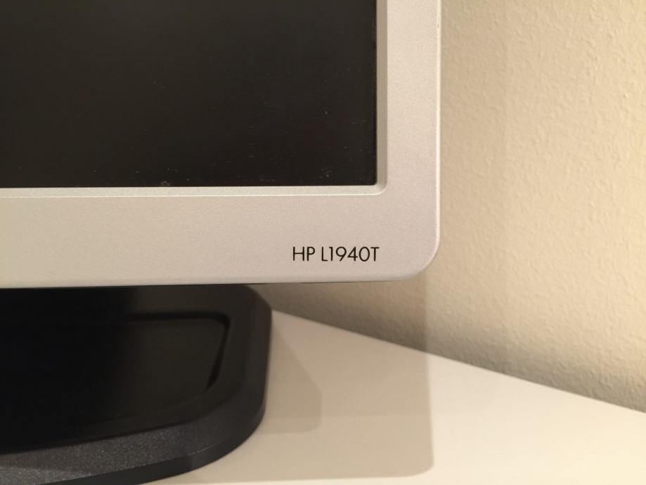 HP L1940T LCD Flat Monitor 19 inch dobro stanje