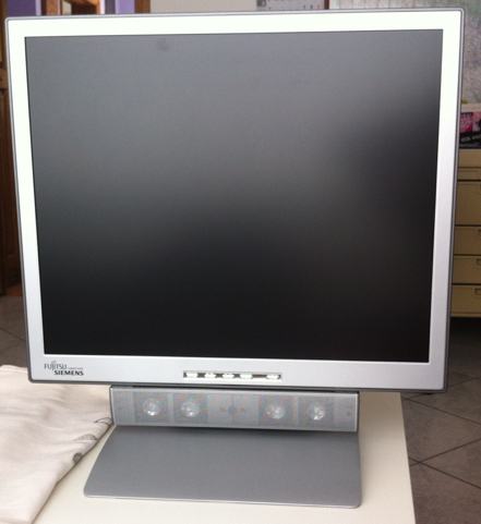 LCD monitor 19" Fujitsu Siemens - Alu kućište