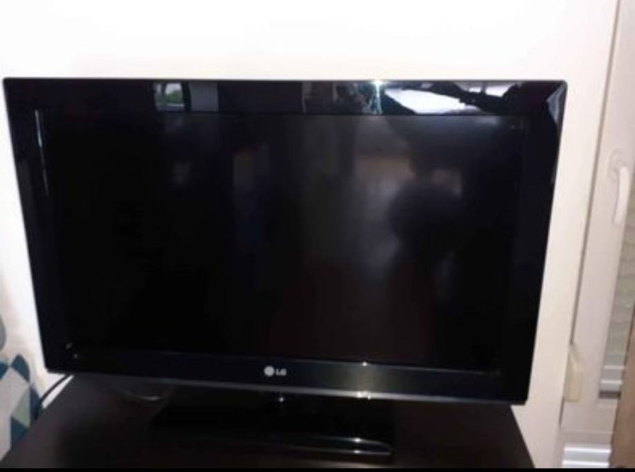 LG televizor (32 inch)