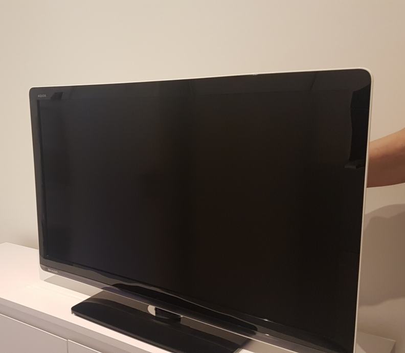 SHARP AQUOS LCD COLOUR TV