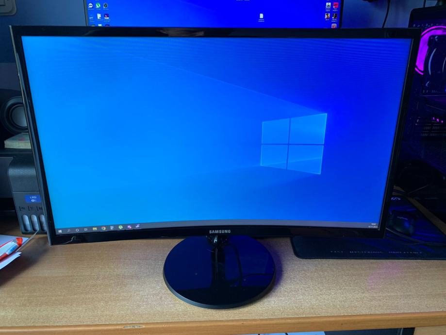 Monitor Samsung LC24F390FHUXEN, 24 ZAKRIVLJENI