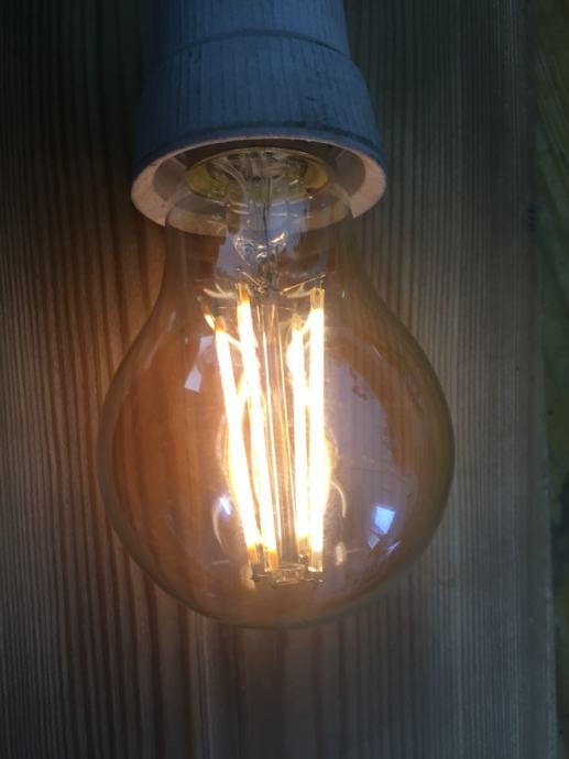LED žarulja Filament E27 dimabilna
