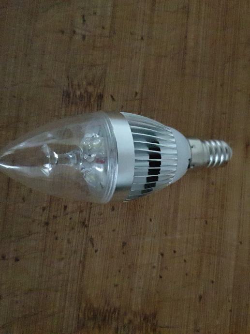LED žarulja E14