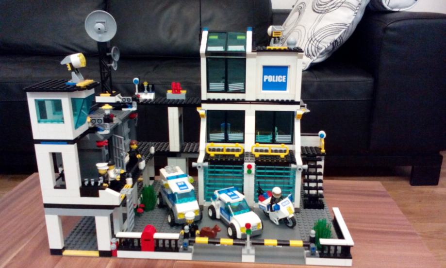 LEGO POLICIJSKA STANICA, KAMION, KOMBI, HELIKOPTER I AUTO + UPUTSTVA