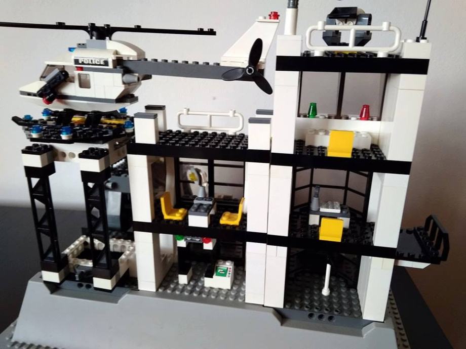 LEGO set 7237-1: Police Station