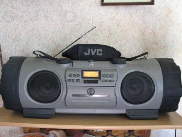 JVC BOOMBLASTER RV-B90 RADIO SA 2 SUBWOOFER-A OD 16cm