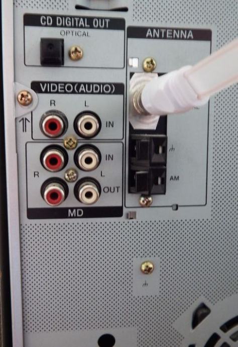 MUZIČKA LINIJA SONY RXD7 SA ZVUČNICIMA I DALJINSKIM