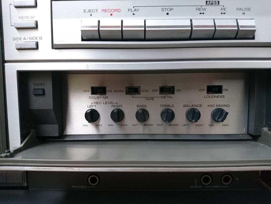 Sharp VZ-3000 - vertikalni gramofon s 2 glave