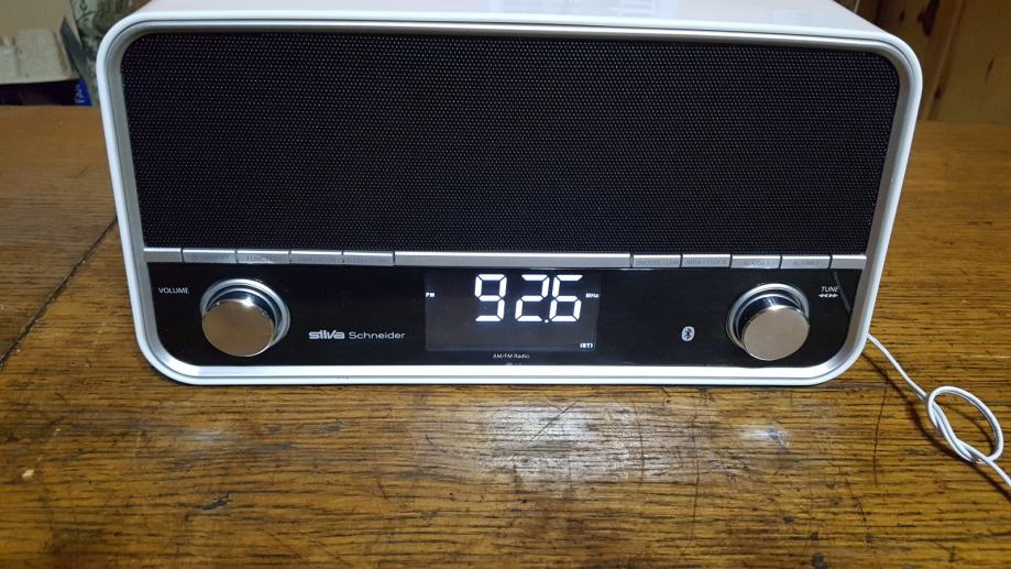 Silva Schneider UR 4200 BT Radio-réveil FM FM, Bluetooth Fonction Reveil Fonction De Charge De La Batterie Rechargeable Noir A759222 84309297