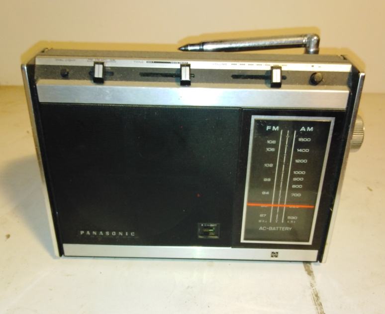Stari radio. MODEL RF-759C. (10)