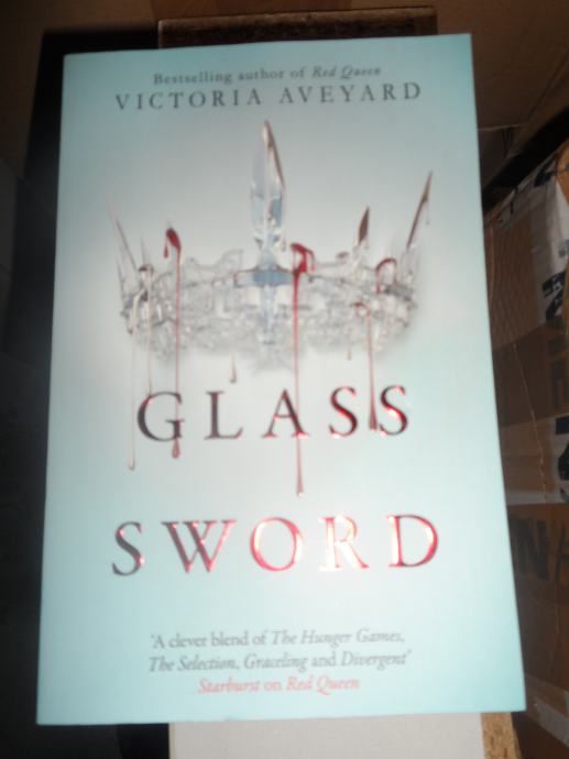 Victoria Aveyard Glass Sword