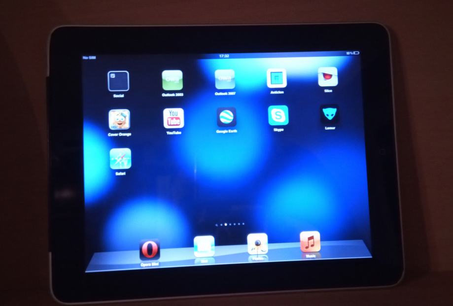 Apple iPad 1 Wi-Fi Cellular 16GB crni