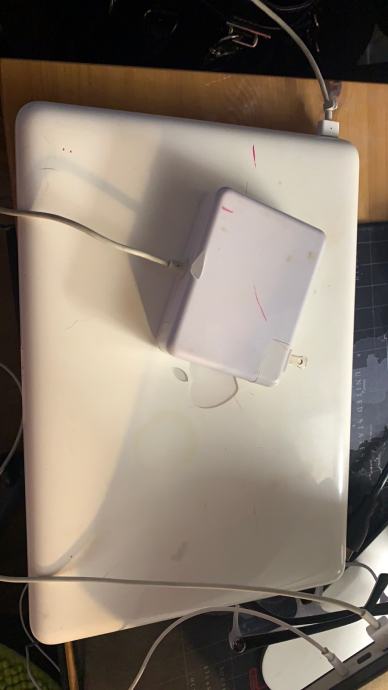 MacBook bijeli