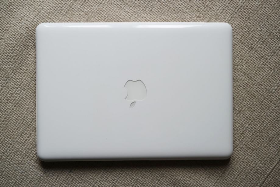 Macbook White 13" Mid 2010, 2.4Ghz Core 2 Duo, El Capitan