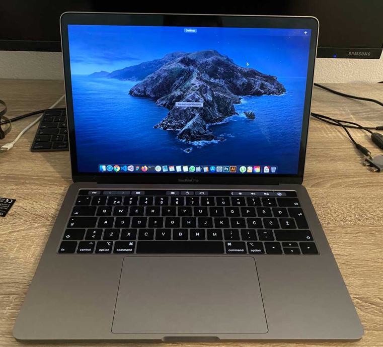 Prodajem MacBook Pro 13" 256GB Space Gray (2018)