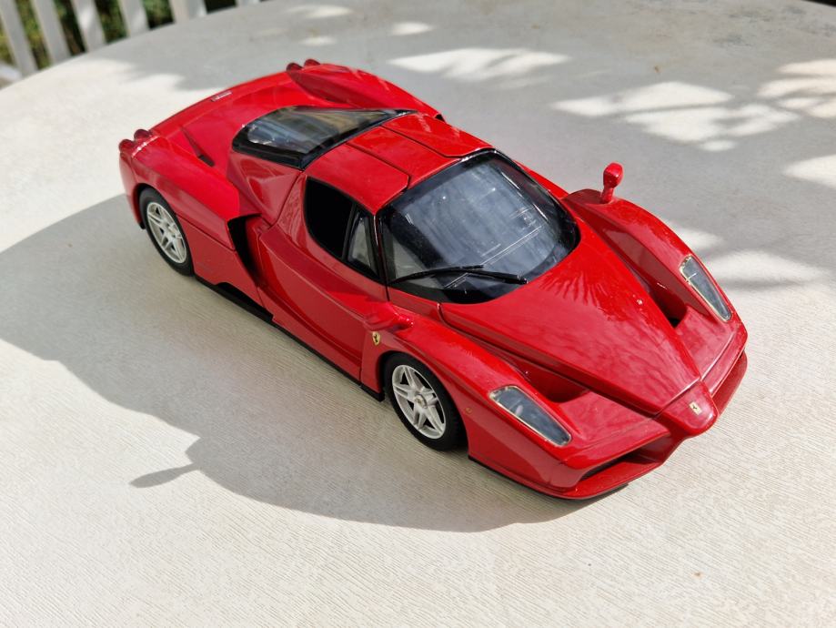 Hot Wheels SB 1/18 - Ferrari Enzo FXX Rouge