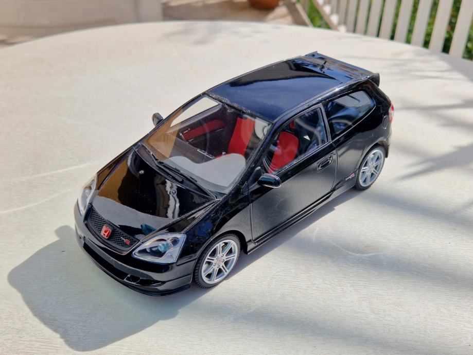 1:18 Honda Civic Type R (DNA Collectibles)