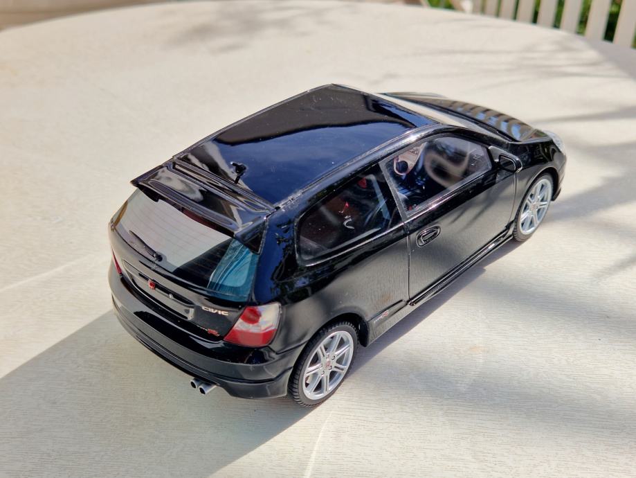 1:18 Honda Civic Type R (DNA Collectibles)