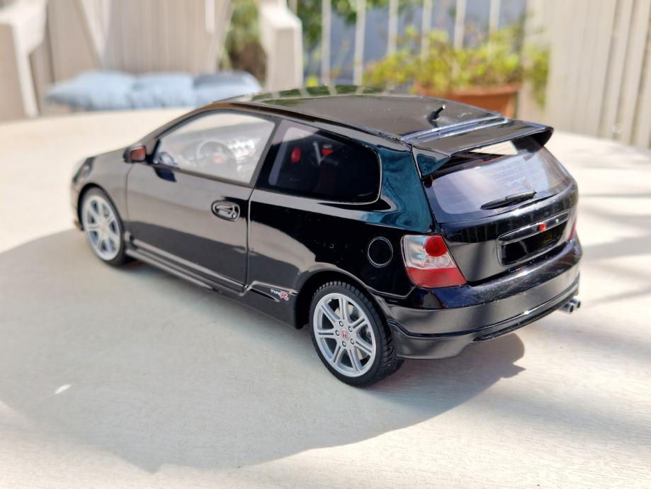 1:18 Honda Civic Type R (DNA Collectibles)