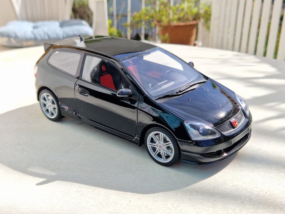 118 Honda Civic Type R (DNA Collectibles)