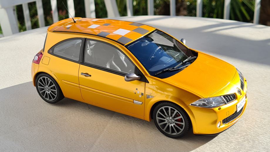 Renault Mégane RS Renault F1 Team Edition Voiture 1:18 OttOmobile OT914