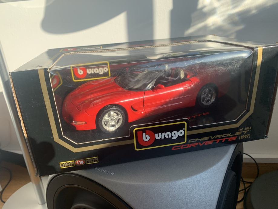 Burago Chevrolet Corvette 1997 - 1/18 - Boîte B2 - Occasion