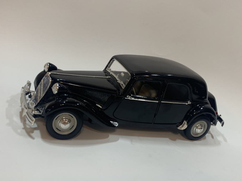 Citroën 15CV 6 Cylindres 1952 - Modèle Réduit Maisto à L'échelle 1/18 - Occasion