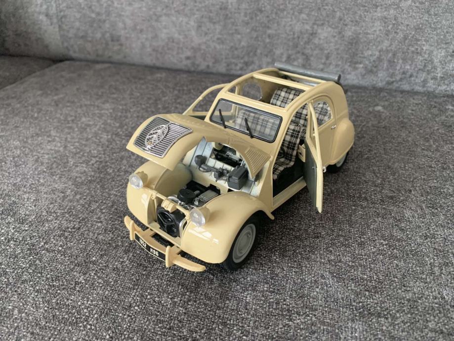 Citroen 2CV iz 1952. godine Maisto 1:18 Special Edition autic Vintage