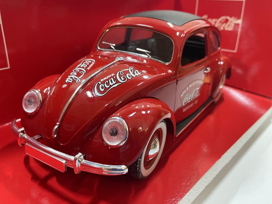 VOLKSWAGEN COCCINELLE 1967 "COCA-COLA" AVEC PORTE BAGAGE ET 2 CAISSES DE BOUTEILLES