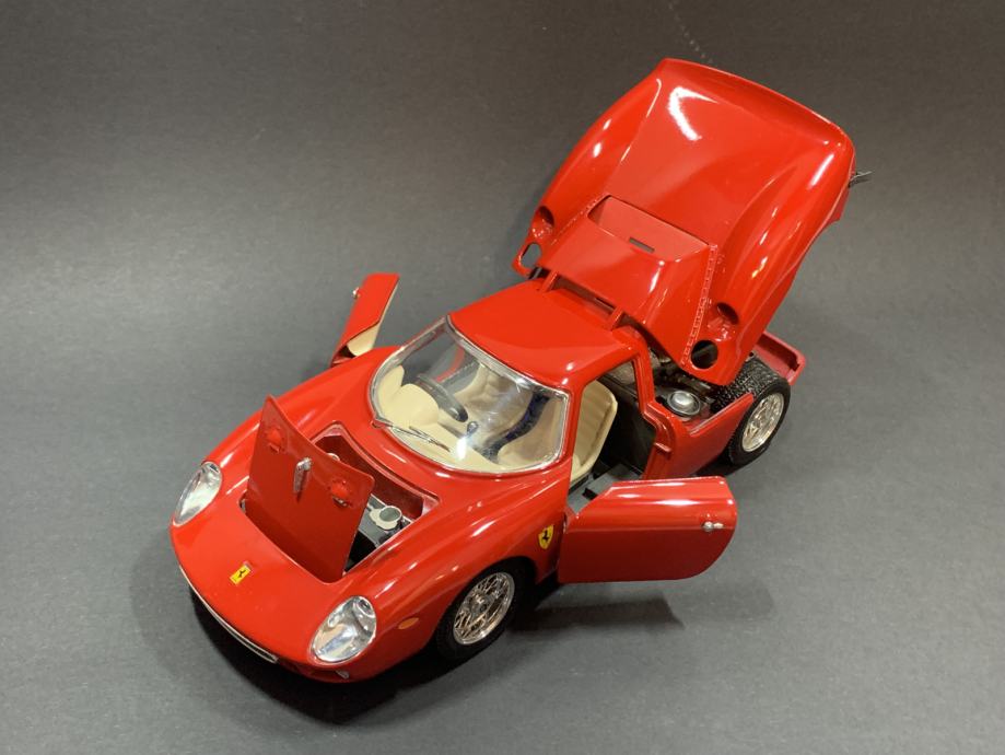 Burago 1/18 Ferrari 250 LM 1965 N°26 – Bburago Gold Édition La Miniminiera