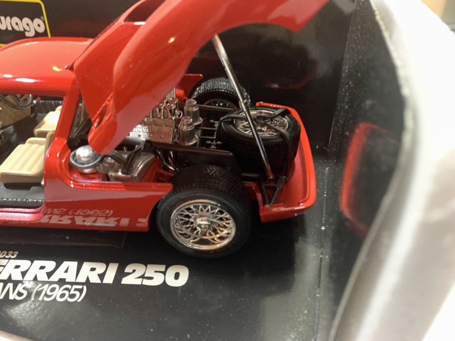 BURAGO FERRARI 250 LE MANS 1965 SCALE 1:18 - UK