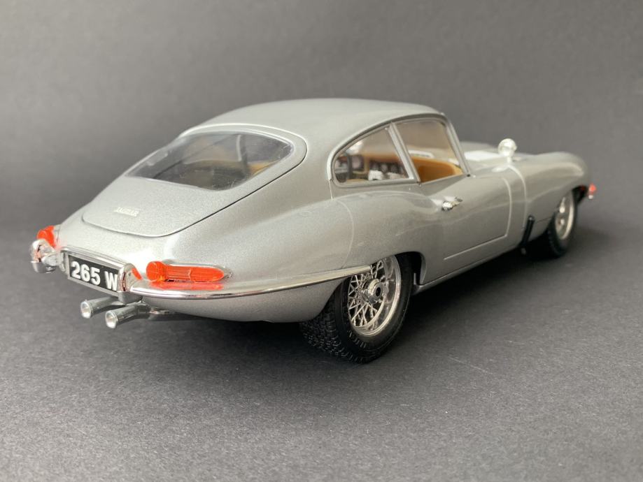 Jaguar type E cabriolet burago 1/18 - Collection