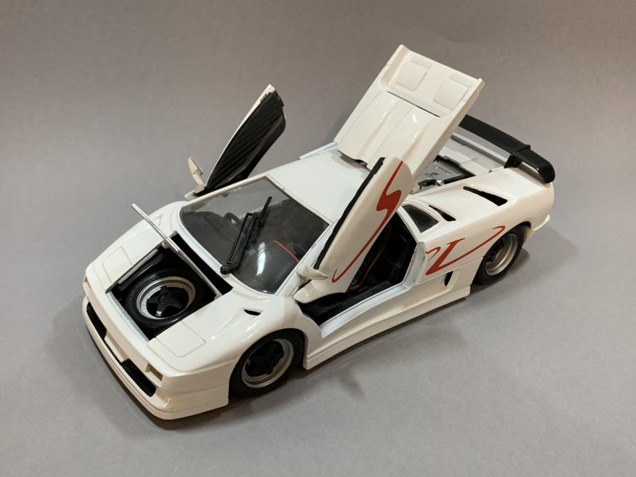 Maisto 1:18 Scale Lamborghini Diablo SV Diecast In Pakistan