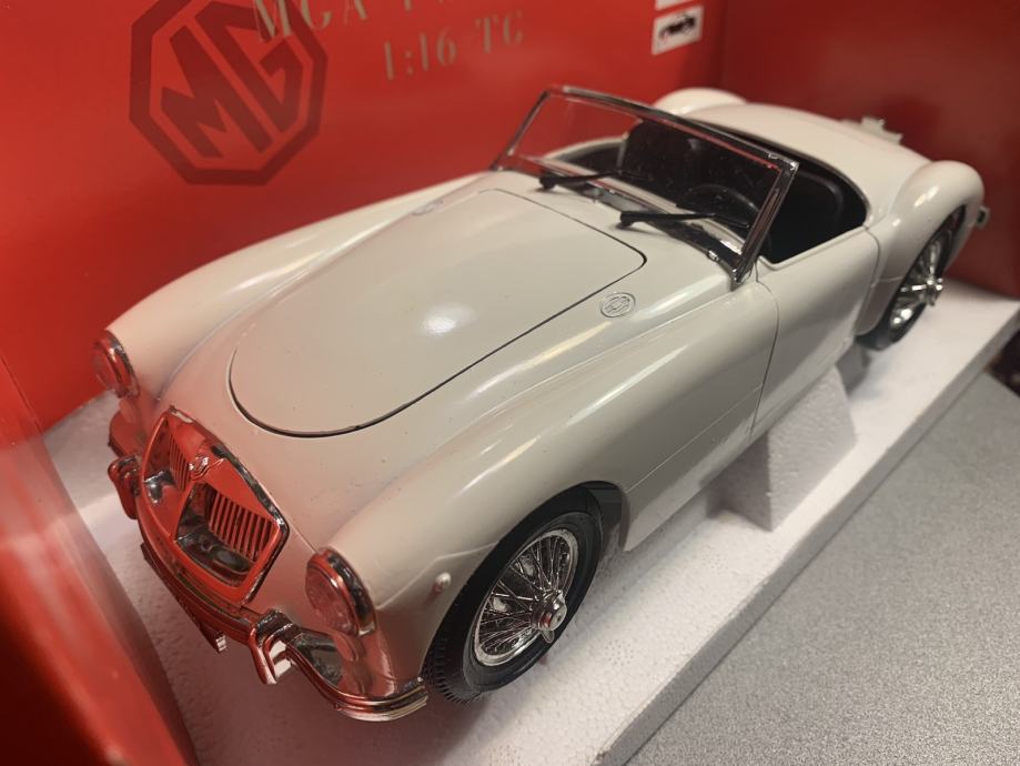 MG A Twin Cam - TONKA POLISTIL - 1/16 - miniature blanche