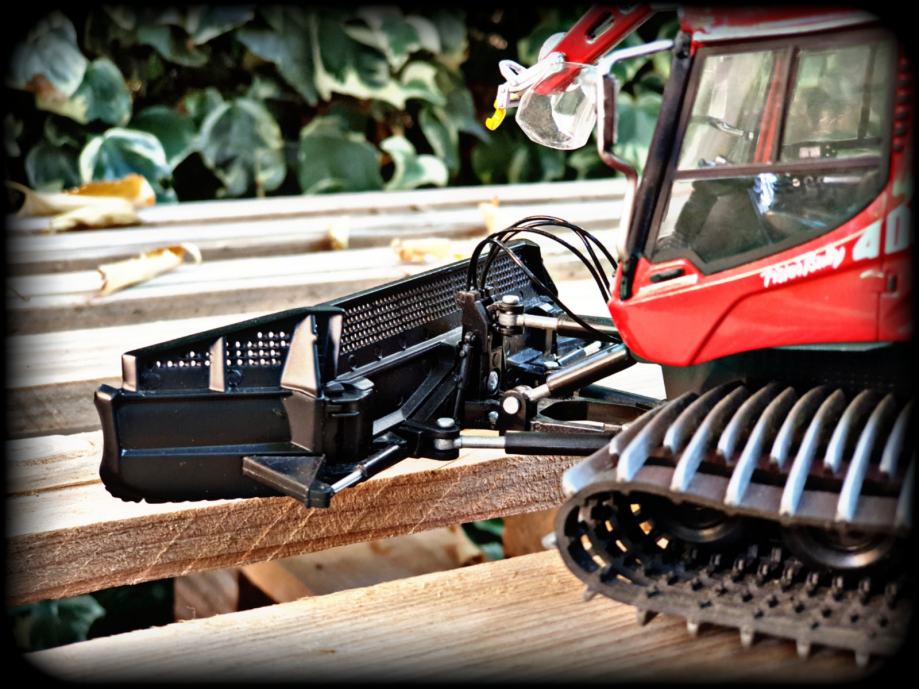 PistenBully 400 (metalni)