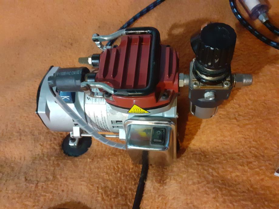 prodajem kompresor za makete,Testors,Aztec AC200