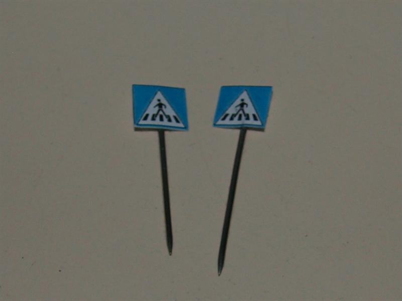 Prometni i željeznički znakovi u merilu sklopljeni H0 1:87