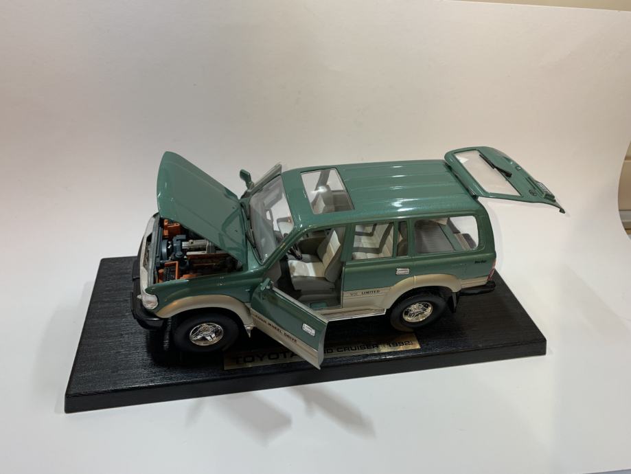 Miniature Road Legends 1/18 Toyota Land Cruiser 1992 - Verte - Réf 92088A
