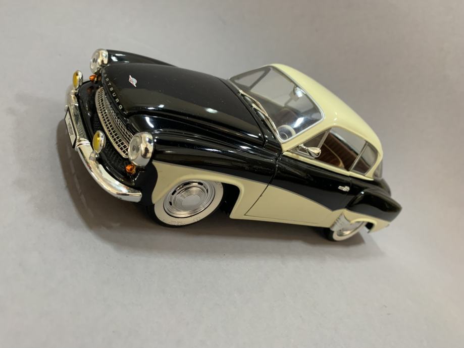 REVELL 1:18 | Wartburg 311 Coupé, duo, Nr. 08419