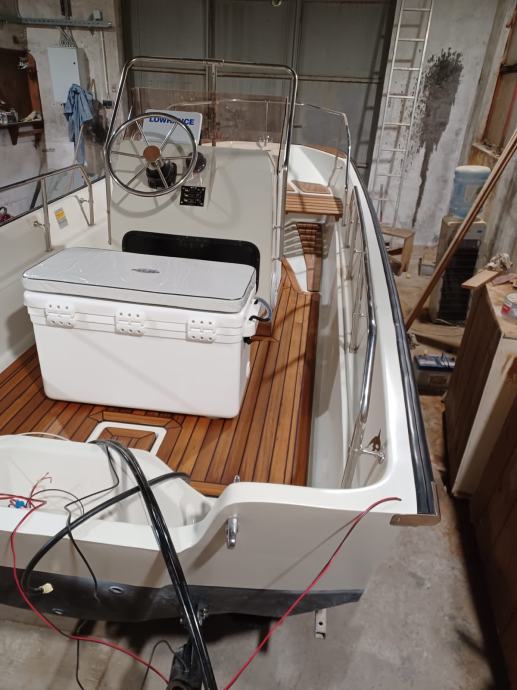 Boston Whaler 17 montauk