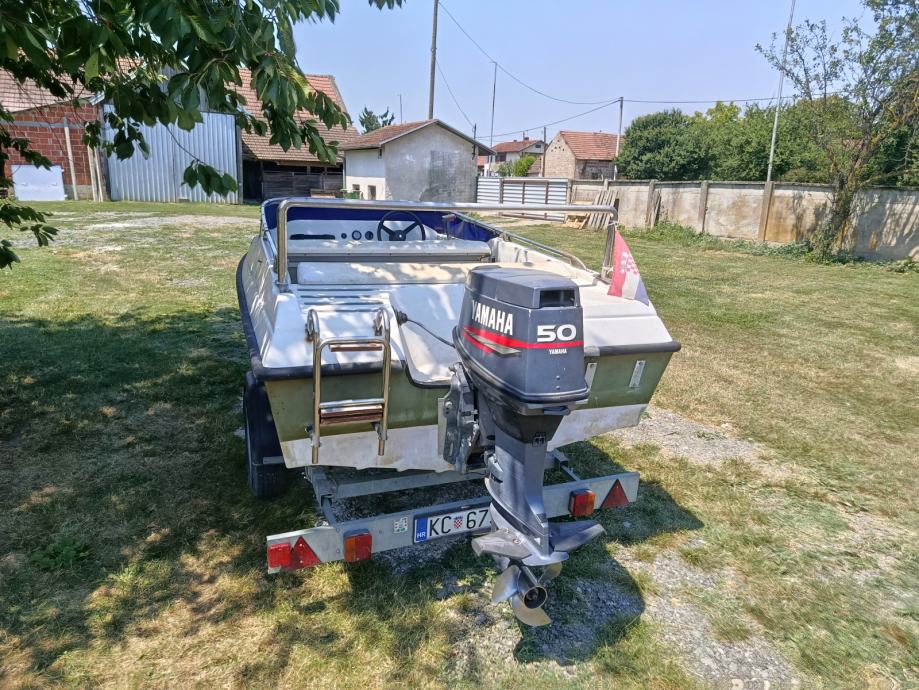 Prodajem čamac Elan plastični, registrirana prilolica, motor Yamaha 50