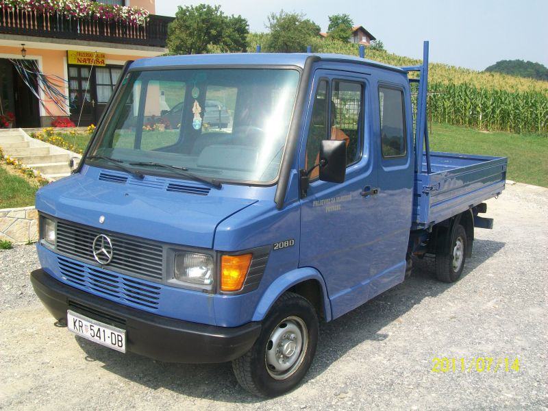 Мерседес 208 d