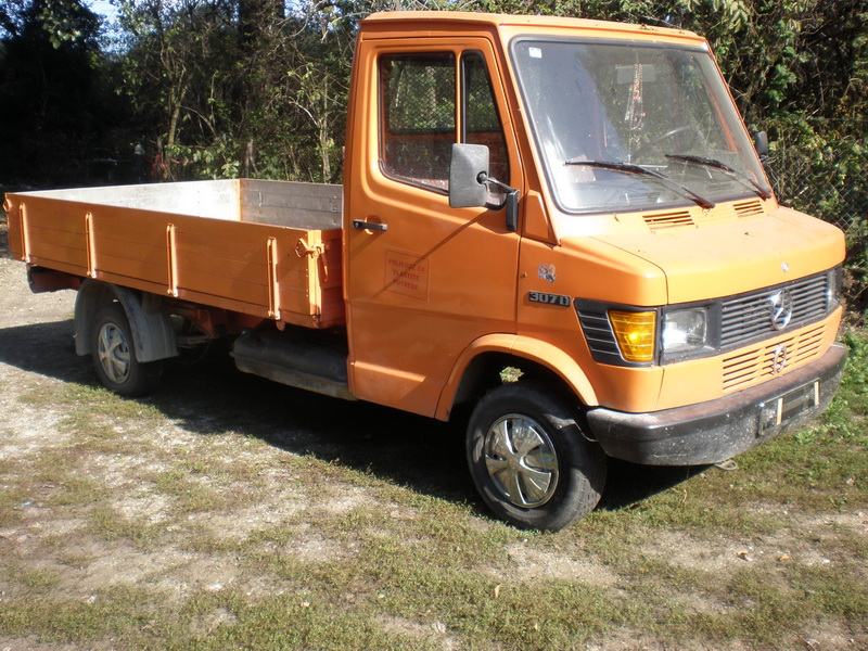 Мерседес бенц 307