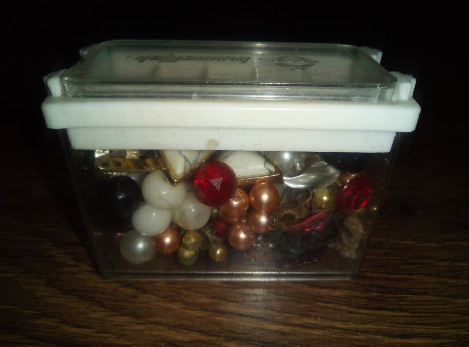 Perlice i razni dijelovi za izradu nakita (sa kutijom)