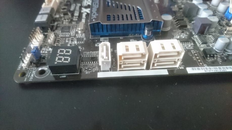 Carte Mère ASRock 970 Extreme4 - Socket AM3+, Format ATX, Vendue Pour Pièces (canal Double Non Fonctionnel)
